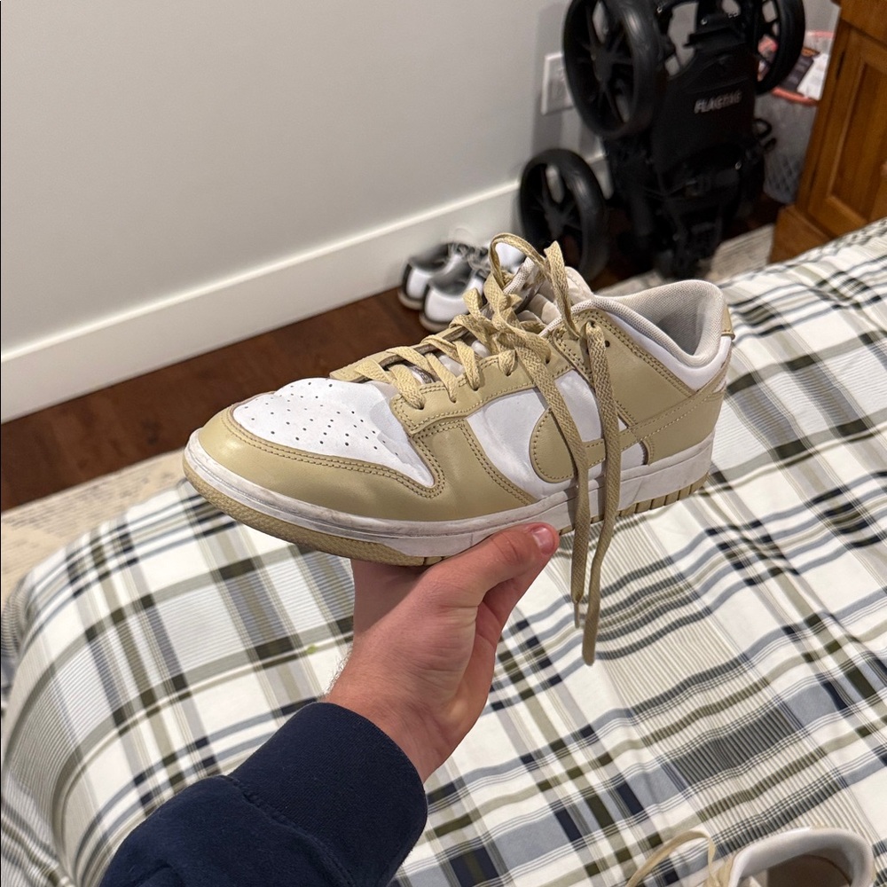 Nike Men’s Sneakers in White and Beige